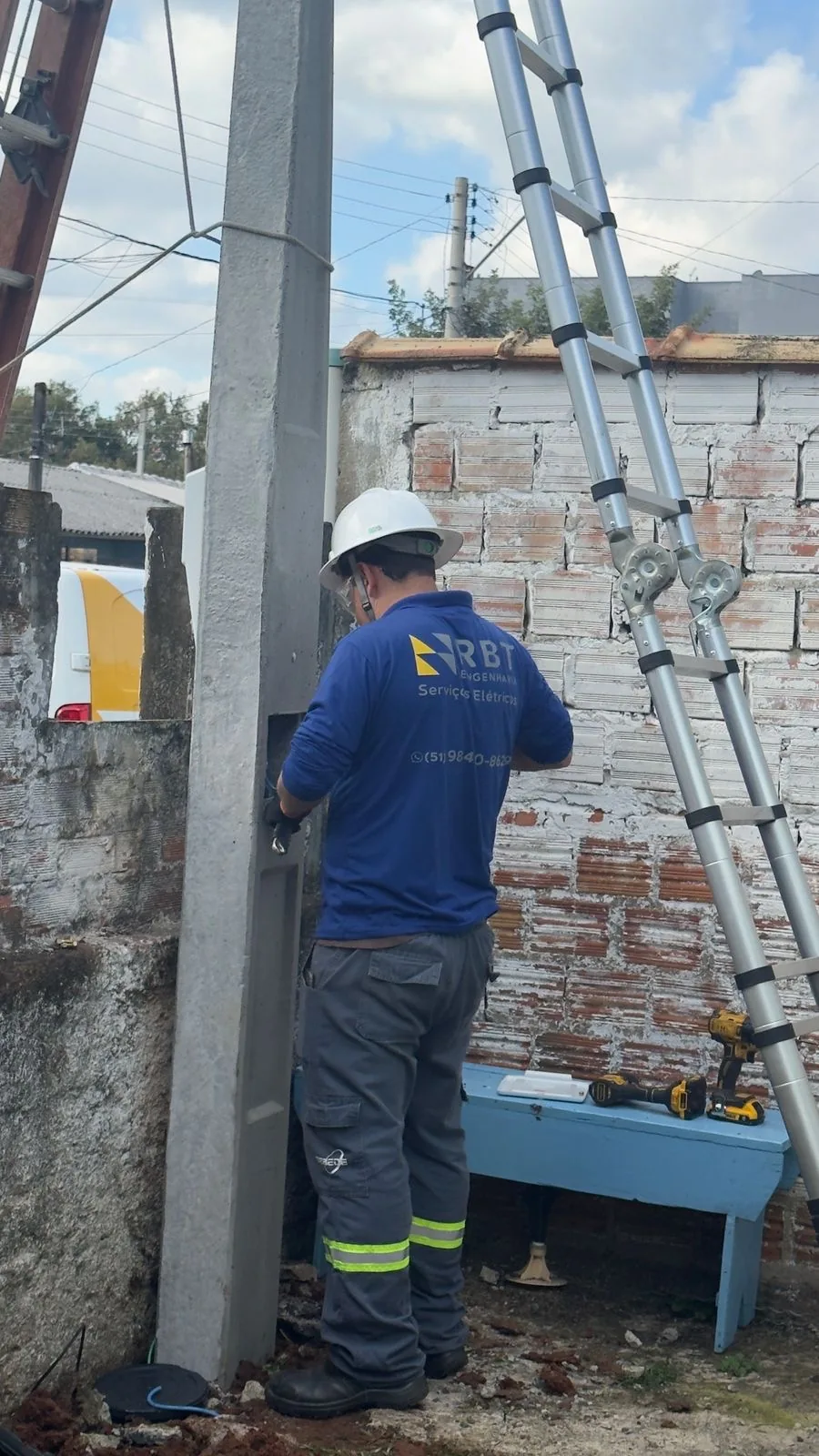 Técnico da RBT Engenharia durante atendimento de campo em Gravataí
