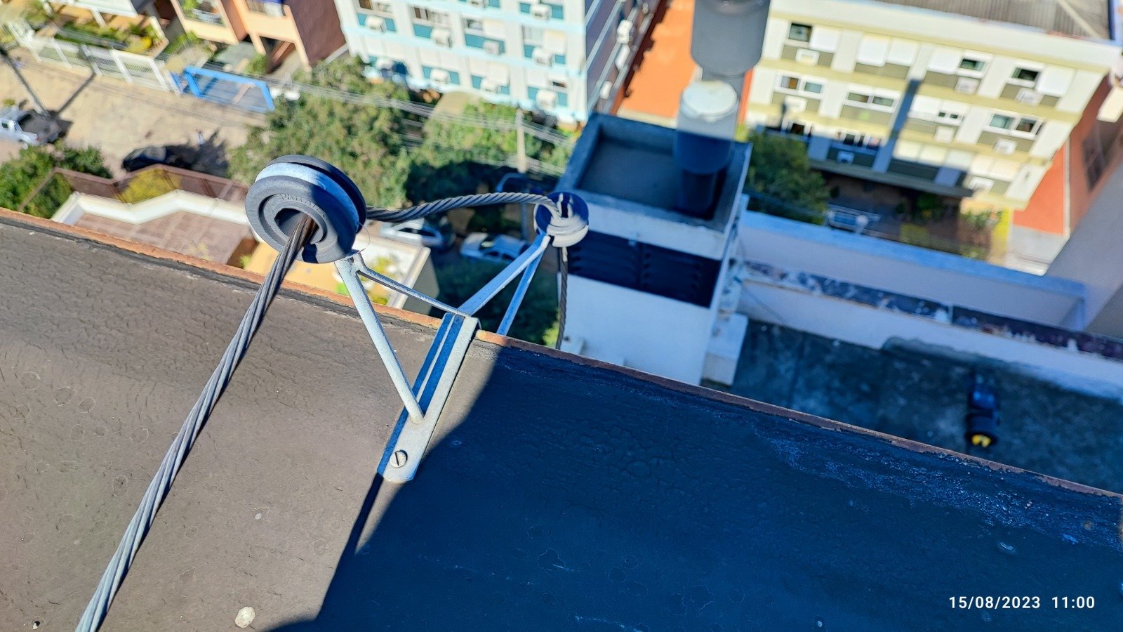 Para-raios instalado na cobertura de edifício